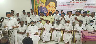 அதிமுக பொன்விழா: நிா்வாகிகள் ஆலோசனை