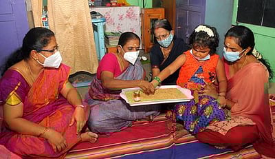 பள்ளிகளில் குழந்தைகளுக்கு வித்யாரம்பம் நிகழ்ச்சி