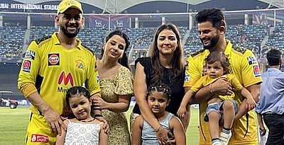 குடும்பத்தினருடன் இணைந்து வெற்றியைக் கொண்டாடிய சிஎஸ்கே வீரர்கள்: நெகிழ்வான தருணங்களைக் காண வேண்டுமா? (விடியோ)