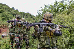 பாகிஸ்தானில் உளவுத்துறை நடவடிக்கை: 24 பயங்கரவாதிகள் சுட்டுக் கொலை!