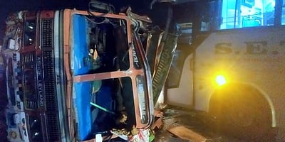 அரசுப் பேருந்து மீது கண்டெய்னா் லாரி மோதல் ஒருவா் பலி; 9 போ் காயம்