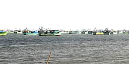 திருவள்ளூர் மாவட்ட மீனவர்கள் கடலுக்குச் செல்லத் தடை!