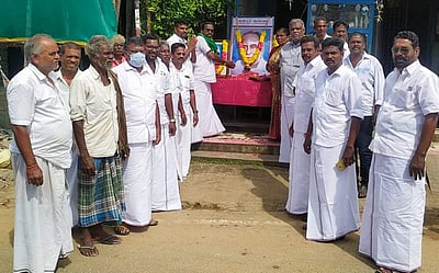 அதிமுக பொன் விழா ஆண்டு அனுசரிப்பு