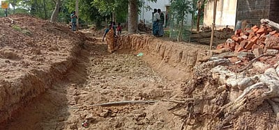 மானாமதுரை அருகே கால்வாய் வெட்ட கிராம மக்கள் எதிர்ப்பு