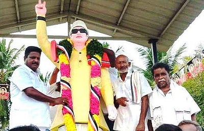 தேவூர் அருகே அதிமுக பொன்விழா கொண்டாட்டம்