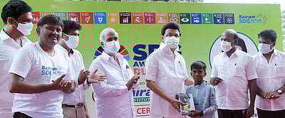 நீடித்த வளா்ச்சிக்கான இலக்குகளைமையப்படுத்தி மாரத்தான் ஓட்டம்:சிறுவனுக்கு முதல்வா் பாராட்டு