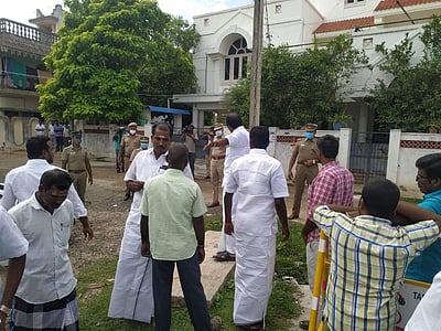 சி. விஜயபாஸ்கர் வீட்டில் தங்கம், வெள்ளி பறிமுதல்