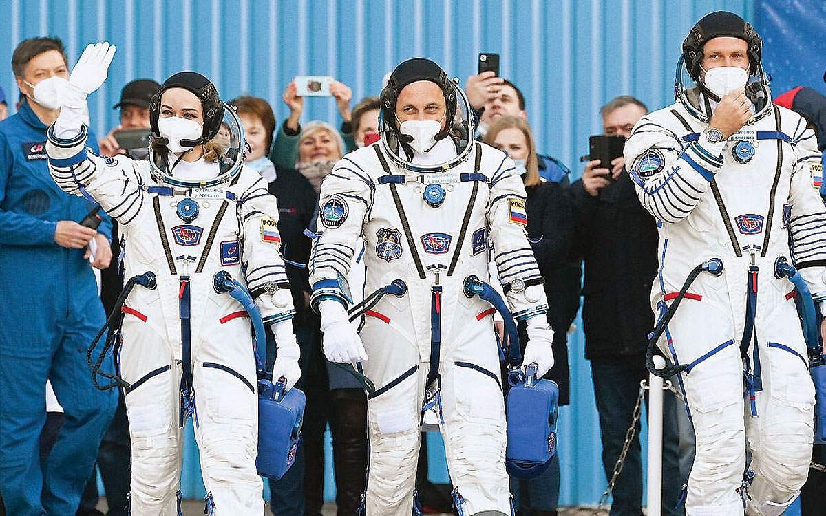 விண்வெளிக்குச் சென்ற நடிகை!