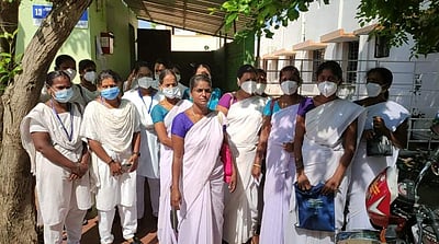 சீர்காழி அரசு மருத்துவமனையில் ஊதியம் வழங்கக் கோரி தற்காலிக செவிலியர்கள் உள்ளிருப்புப் போராட்டம்