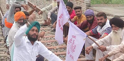 விவசாயிகள் மறியல்: பஞ்சாப், ஹரியாணாவில் 50 ரயில் சேவைகள் பாதிப்பு