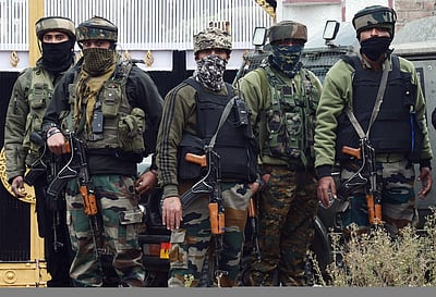 ஜம்மு - காஷ்மீர் தாக்குதல்: தீவிர கண்காணிப்பில் சிஆர்பிஎஃப் வீரர்கள்