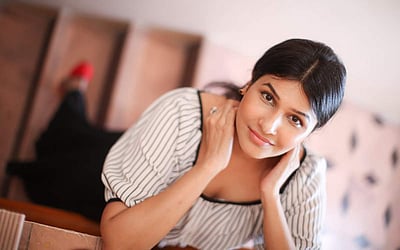 வியக்க வைக்கும் அஞ்சனா கீர்த்தி - புகைப்படங்கள்