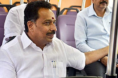 ரூ.100 கோடி நிலத்தை அபகரித்த விவகாரம்: அதிமுக முன்னாள் அமைச்சருக்கு அழைப்பாணை!