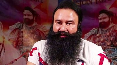 குா்மீத் ராம் ரஹீமுக்கு எதிரான விசாரணைக்கு தடை நீக்கம்: உச்சநீதிமன்றம்