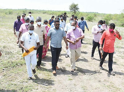 சமத்துவபுரத்திற்கான இடம்: திருச்சுழி ஒன்றிய கிராமங்களில் மாவட்ட ஆட்சியர் ஆய்வு