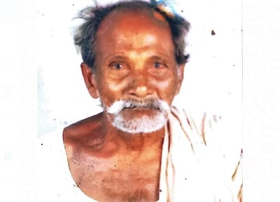 சுவர் இடிந்து கூரை வீட்டின் மீது விழுந்ததில் முதியவர் பலி; பெண் காயம்