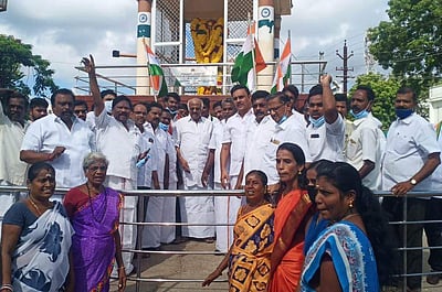 சிதம்பரத்தில் காங்கிரஸ் கட்சி சார்பில் காமராஜர் நினைவு நாள் அனுசரிப்பு