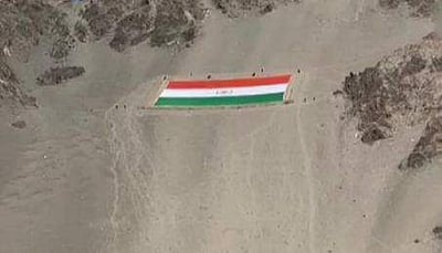 கதரால் தயாரிக்கப்பட்ட உலகின் மிகப் பெரிய தேசிய கொடி லே பகுதியில் ஏற்றம்