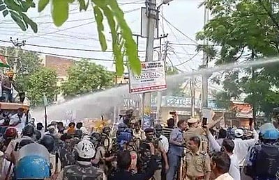 களத்தில் இறங்கிய விவசாயிகள்; ஹரியாணா முதல்வர் வீட்டின் முன்பு போராட்டம்