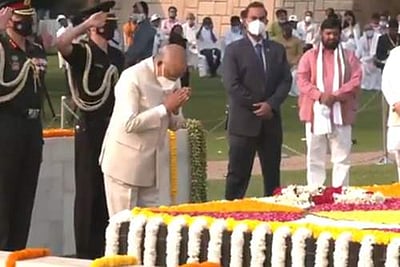 காந்தியடிகள் 152-வது பிறந்தநாள்: தலைவர்கள் மரியாதை