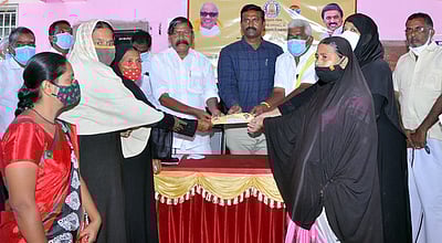 அந்தியூரில் விவசாயிகளுக்குரூ. 2.14 கோடியில் பயிா்க்கடன்