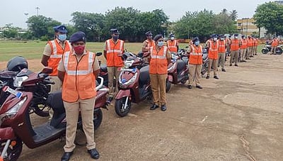 காவல் நிலையங்களுக்கு 43 ரோந்து வாகனங்கள் வழங்கல்