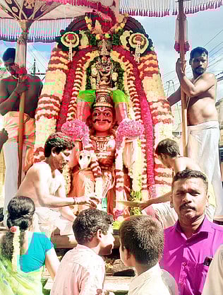 உத்தரமேரூரில் கருட வாகன சேவை