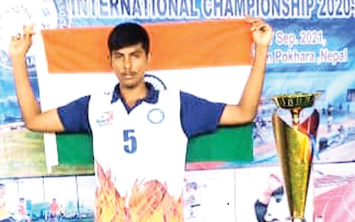 மாணவனுக்கு தங்கப்பதக்கம்!