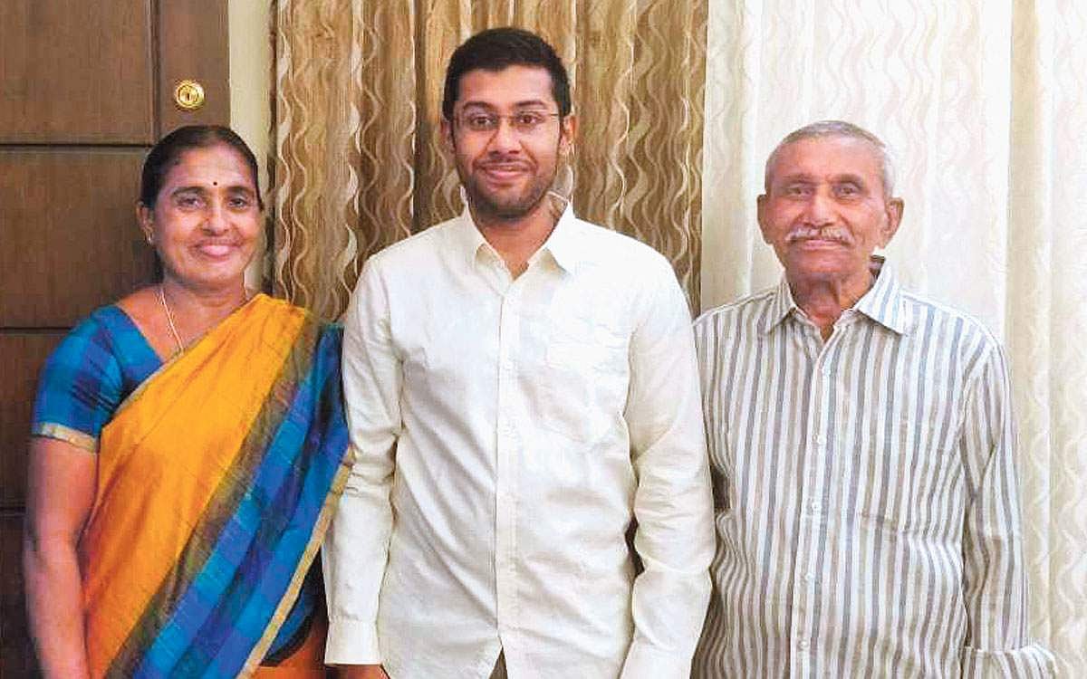 உதடு அசைவால் உயரம் தொட்டவர்!