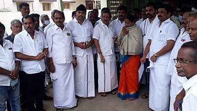 நாமக்கல்: 2 அதிமுக மாவட்ட ஊராட்சி குழு உறுப்பினர்கள் திமுகவில் ஐக்கியம்