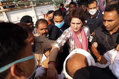 பிரியங்கா காந்தியின் கார் தடுத்து நிறுத்தம்