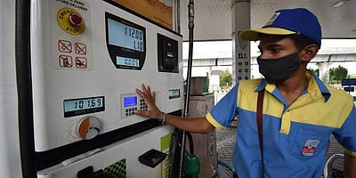 மீண்டும் எரிபொருள் விலை உயர்வு; புதிய உச்சத்தில் பெட்ரோல், டீசல் விலைகள்