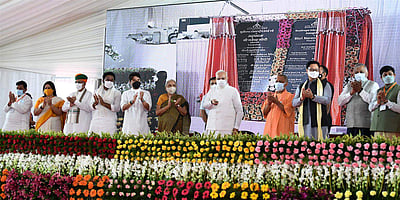 குஷிநகா் சா்வதேச விமான நிலையத்தை திறந்து வைத்தார் மோடி