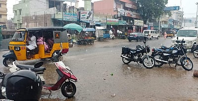 வாழப்பாடியில் பலத்த மழை: விவசாயிகள் மகிழ்ச்சி