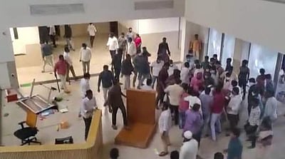 ஜெகன்மோகன் ரெட்டி குறித்து அவதூறு கருத்து எதிரொலி: தெலுங்குதேசம் கட்சி அலுவலகம் சூறை