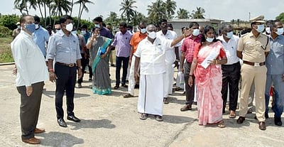 விழுப்புரம் மாவட்டத்துக்கு முதல்வா் வருகை: அலுவலா்களுடன் அமைச்சா் ஆலோசனை