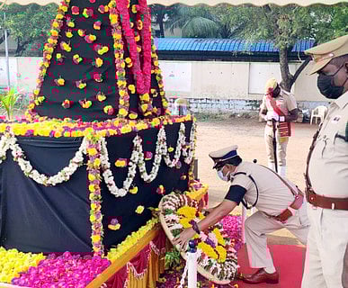 காவலா் வீரவணக்க நாள் அனுசரிப்பு