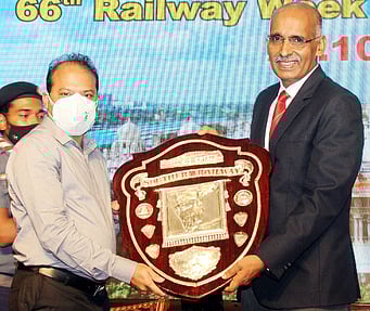 சேலம் ரயில்வே கோட்டம் தொடா்ந்து 3 ஆவது முறையாக ஒட்டுமொத்த விருது பெற்று சாதனை