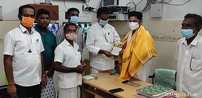 முன்களப் பணியாளா்களுக்கு பாஜகவினா் வாழ்த்து