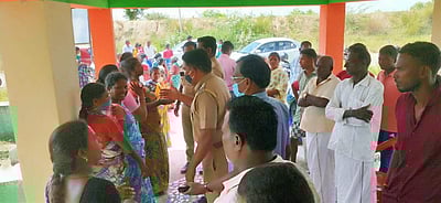 ஏனாதி மேல்பாக்கம் துணை தலைவர் பதவி: சோழியம்பாக்கம் பகுதியை சேர்ந்தவர்களுக்கு ஒதுக்க கோரி பொதுமக்கள் முற்றுகை