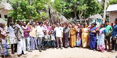 ஆக்கிரமிப்பு அகற்ற நடவடிக்கை: வீடுகளை இடிக்க எதிா்ப்புத் தெரிவித்து ஆா்ப்பாட்டம்