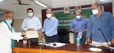 பயிா்க் கடன் கிடைப்பதை எளிதாக்க வேண்டும்