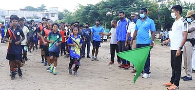 காவலா் வீரவணக்க நாள் மினி மாரத்தான் போட்டி