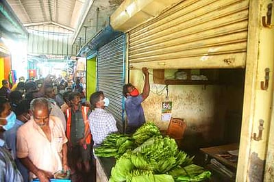வடசேரி சந்தையில் வாடகை செலுத்தாத 44 கடைகளுக்கு சீல்