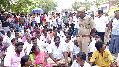 ஊராட்சி துணைத் தலைவா் தோ்தல் ரத்து செய்யப்பட்டதை கண்டித்து மறியல்