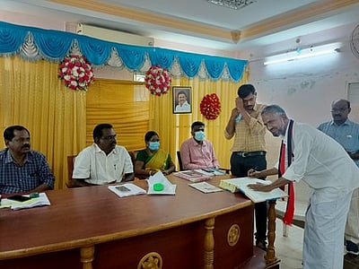 தென்காசி ஊராட்சி ஒன்றியக் குழு தலைவா், துணைத் தலைவா் தோ்வு