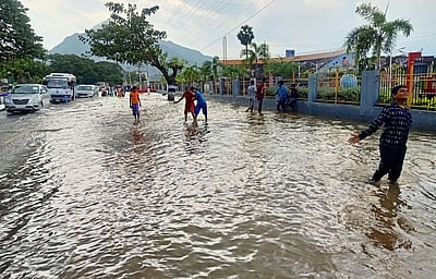 திருவண்ணாமலையில் பலத்த மழை; ஏரிகள் நிரம்பின: சாலையில் வெள்ளம்