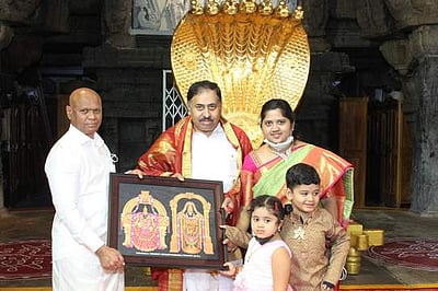 அறங்காவலா் குழு உறுப்பினராக கிருஷ்ணமூா்த்தி பதவியேற்பு