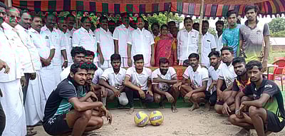 அதிமுக பொன் விழா கைப்பந்துப் போட்டி