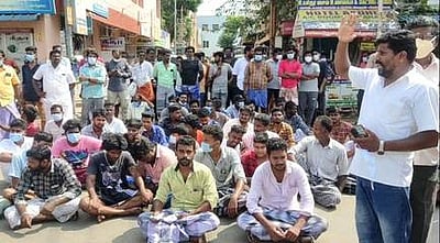 இளைஞா் மா்மமான முறையில் உயிரிழப்பு: உறவினா்கள் சாலை மறியல்